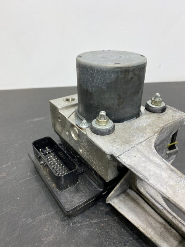 C6 GRANDSPORT OEM ABS UNIT MODULE ANTI LOCK BRAKE - Image 2