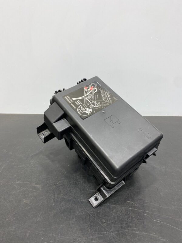 C6 GRANDSPORT OEM FUSE BOX ENGINE BAY FUSE BOX M/T COUPE 