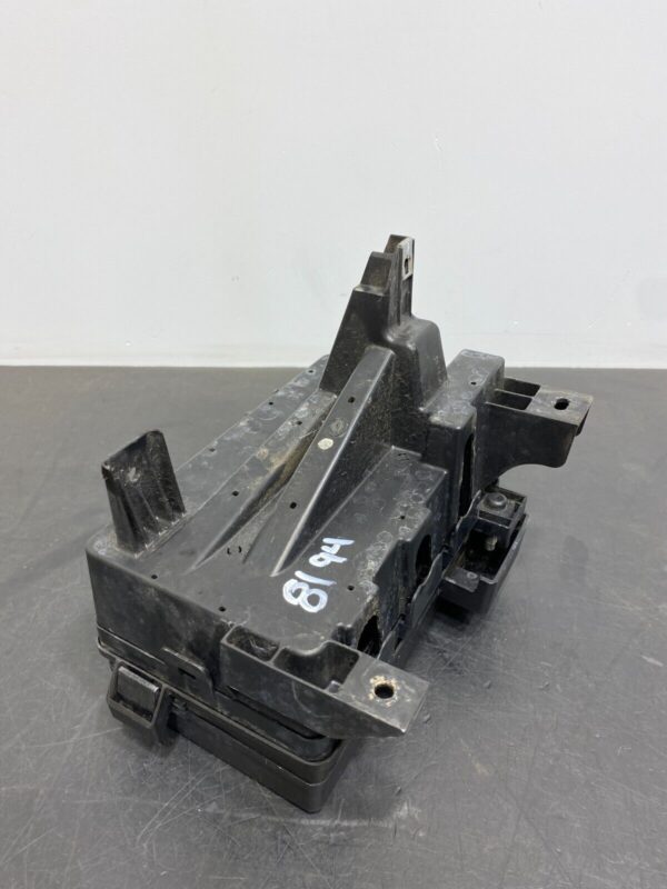 C6 GRANDSPORT OEM ENGINE BAY MAIN FUSE BOX ASSEMBLY  - Image 2