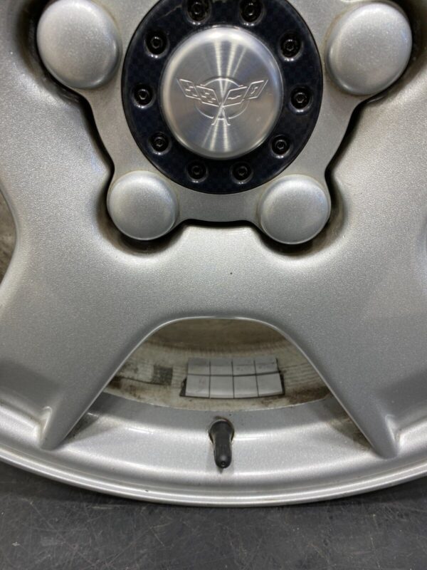 1998 CORVETTE C5 OEM SILVER WHEEL RIM 17x8.5 FRONT RIM - Image 3