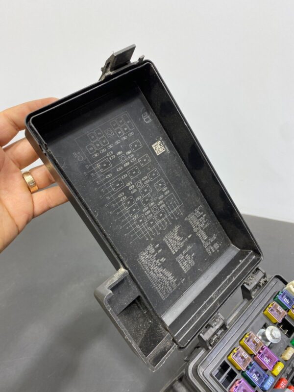 C6 OEM MAIN ENGINE BAY FUSE BOX ASSEMBLY - Image 6