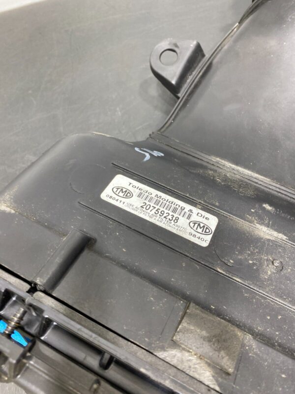 C6 OEM AIR INTAKE BOX WITH FILTER ASSEMBLY  - Image 6