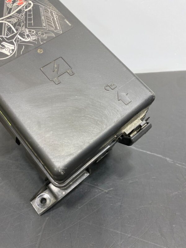 C6 OEM MAIN ENGINE BAY FUSE BOX ASSEMBLY - Image 4