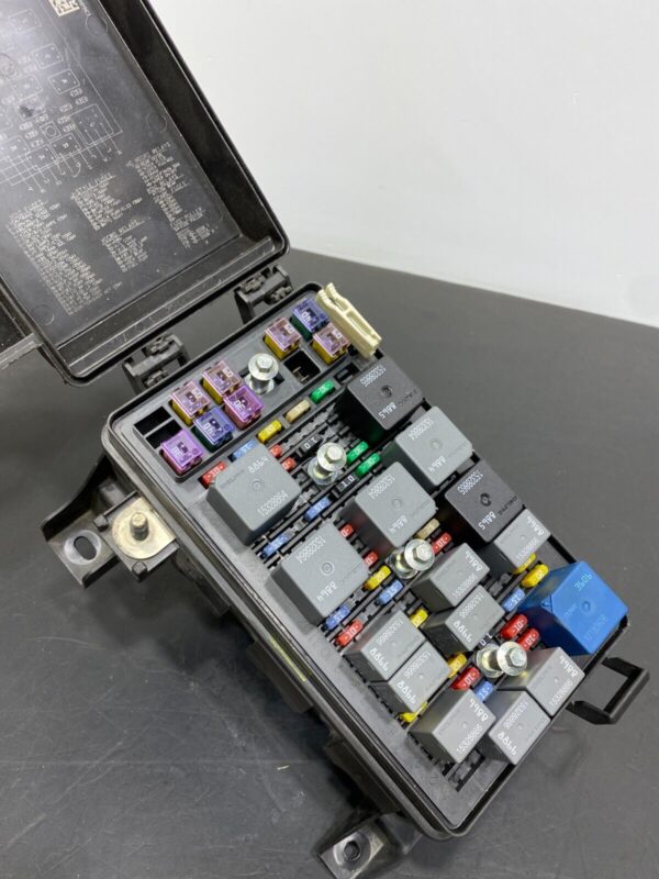 C6 OEM MAIN ENGINE BAY FUSE BOX ASSEMBLY - Image 2