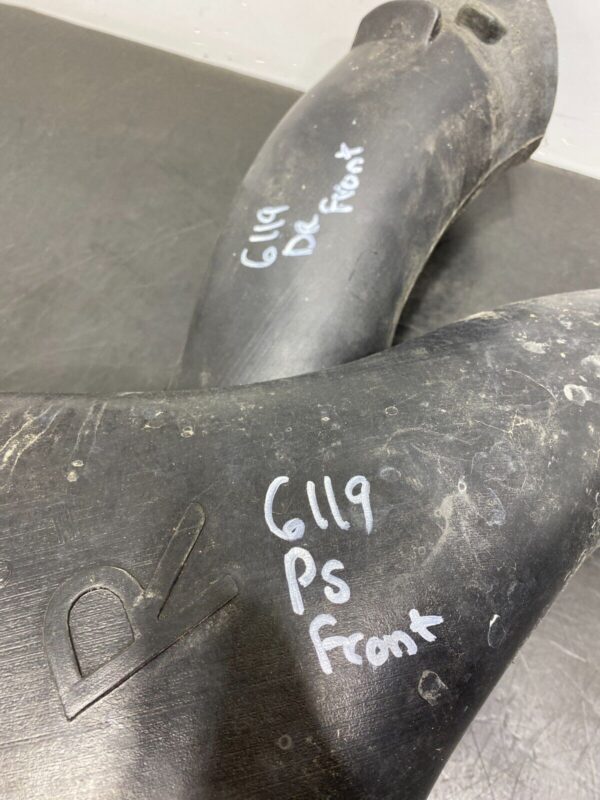 C5 Z06 FRON BRAKE DUCT PAIR DRIVER PASSENGER DUCTS  - Image 6