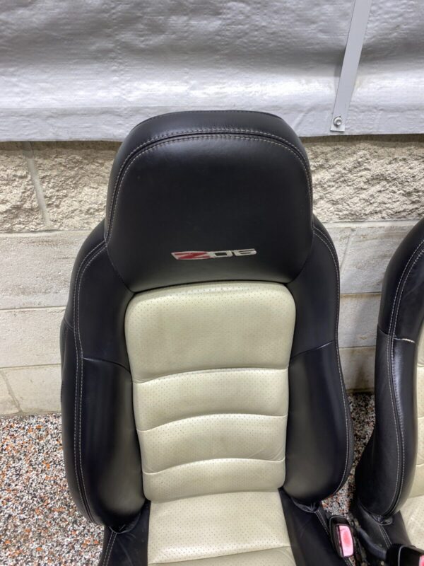 C6 Z06 OEM FRONT SEATS BLACK PARCHMENT COMBO - Image 8