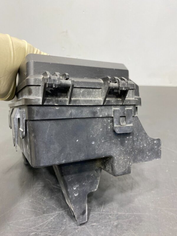 C6 Z06 OEM ENGINE BAY FUSE BOX MAIN BOX - Image 2