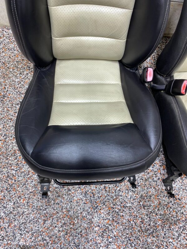 C6 Z06 OEM FRONT SEATS BLACK PARCHMENT COMBO - Image 7