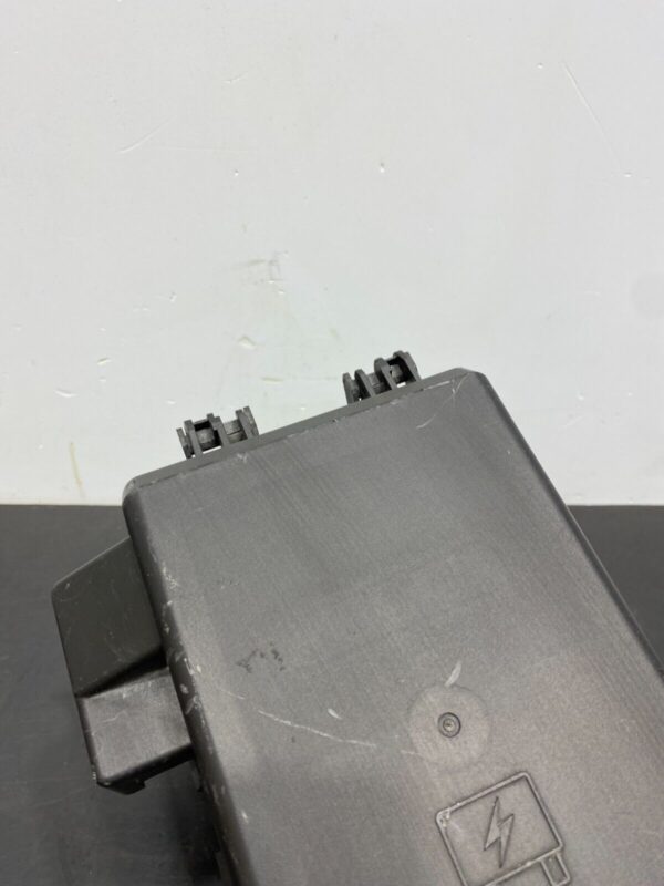 C6 Z06 OEM ENGINE BAY FUSE BOX MAIN BOX - Image 9
