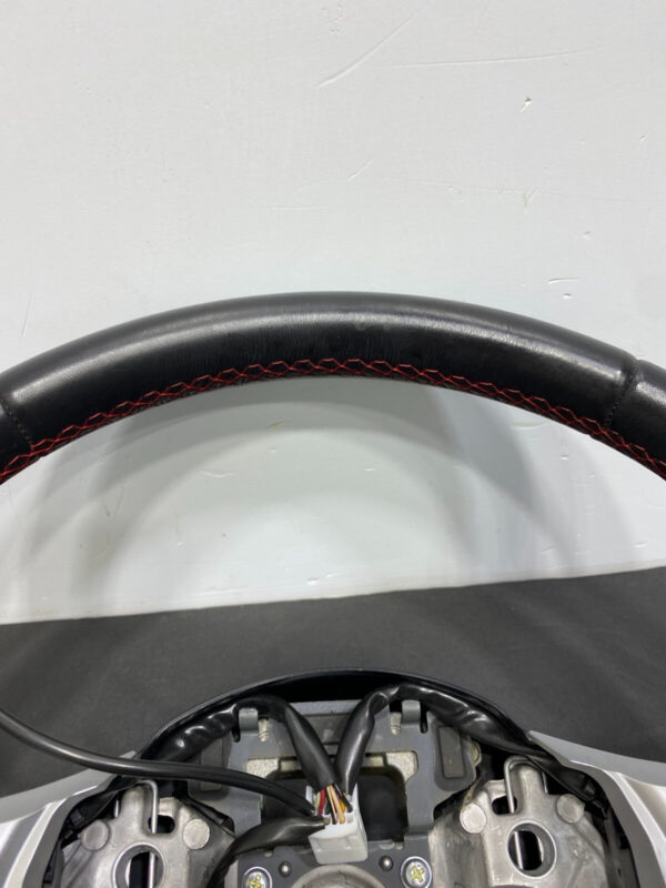 OEM STEERING WHEEL ASSEMBLY M/T NO PADDLE RED STITCH  SABURA - Image 3