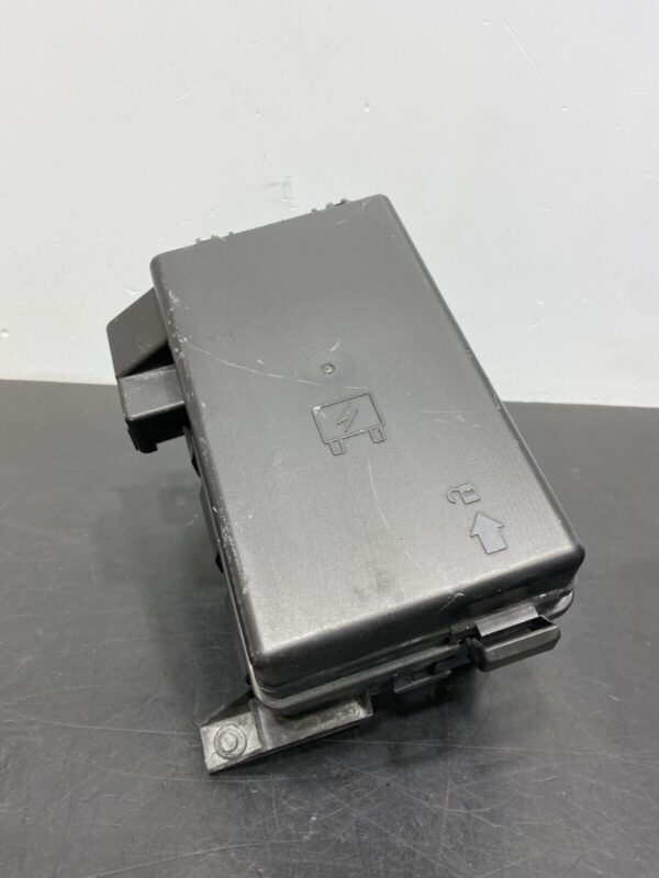 C6 Z06 OEM ENGINE BAY FUSE BOX MAIN BOX - Image 4