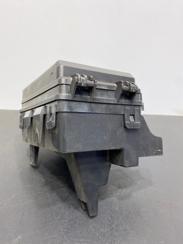 C6 OEM MAIN ENGINE BAY FUSE BOX ASSEMBLY
