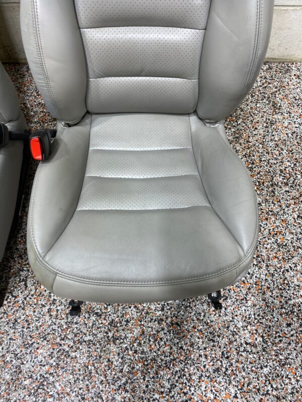 CORVETTE C6 OEM GREY LEATHER FRONT SEATS PAIR  - Image 3