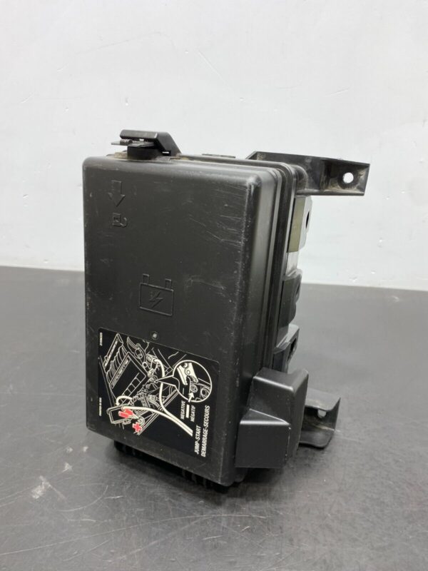 C6 OEM MAIN ENGINE BAY FUSE BOX ASSEMBLY WITH LID COMPLETE  - Image 7