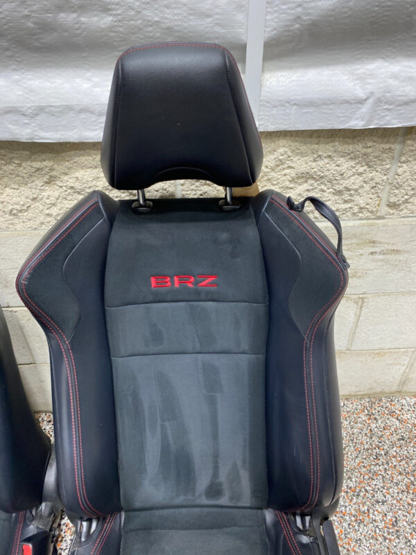 2020 SUBARU BRZ OEM FRONT REAR LEATHER SUEDE SEATS RED BRZ LOGO - Image 4