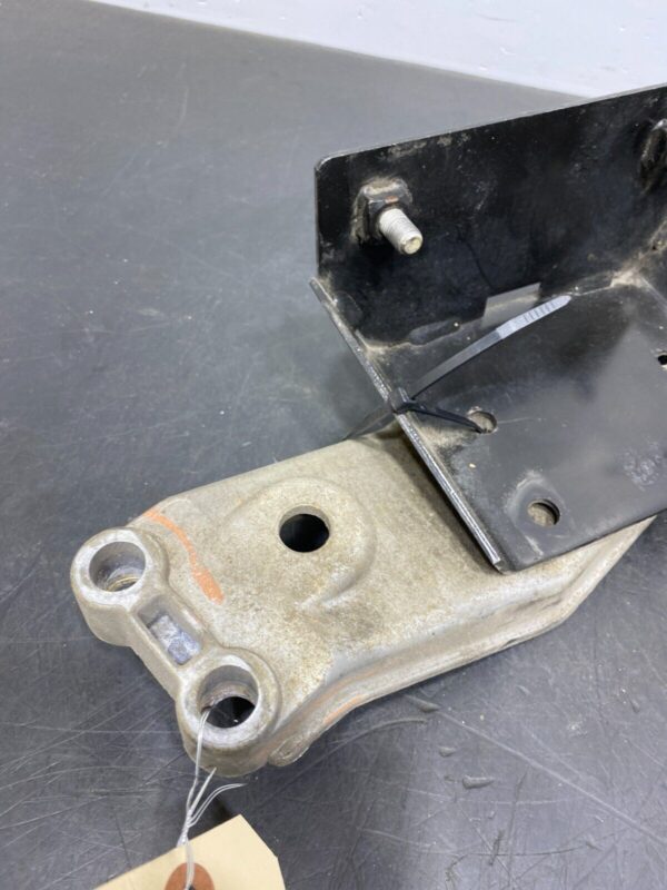 GTO OEM T56 MANUAL TRANSMISSION MOUNT BRACKET - Image 4