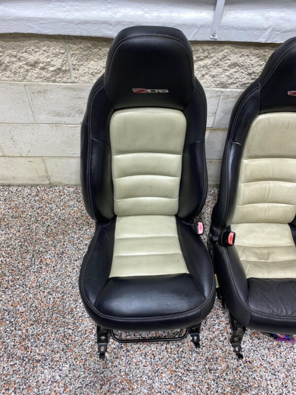 C6 Z06 OEM FRONT SEATS BLACK PARCHMENT COMBO - Image 10