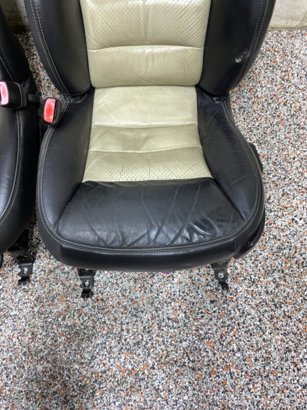 C6 Z06 OEM FRONT SEATS BLACK PARCHMENT COMBO - Image 5