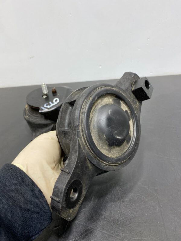 ENGINE MOUNT BRACKET PAIR DRIVER PASSENGER 