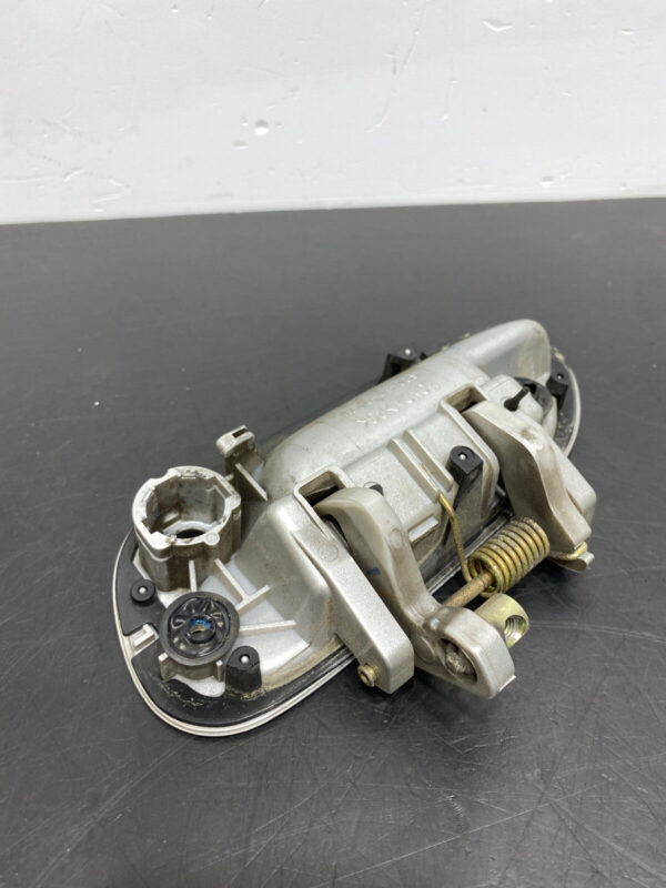 HONDA S2000 AP1 OEM PASSENGER RH EXTERIOR DOOR HANDLE ASSEMBLY - Image 4