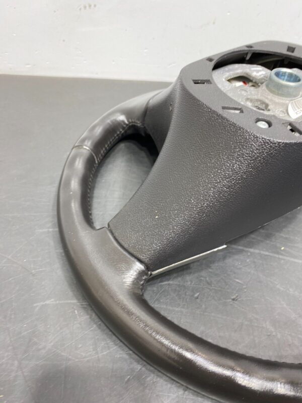 C6 Z06 OEM STEERING WHEEL ASSEMBLY M/T NO PADDLE - Image 3
