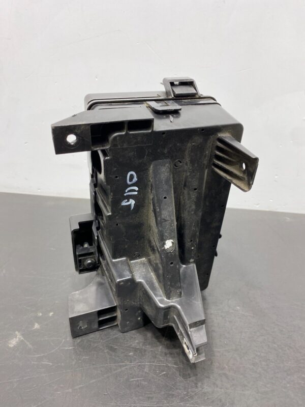 C6 OEM MAIN ENGINE BAY FUSE BOX ASSEMBLY WITH LID COMPLETE  - Image 3