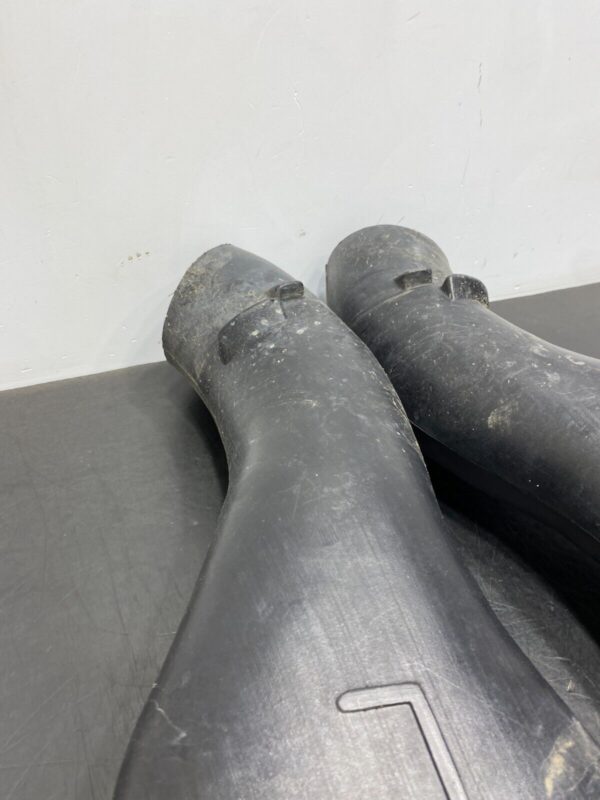 C5 Z06 FRON BRAKE DUCT PAIR DRIVER PASSENGER DUCTS  - Image 3