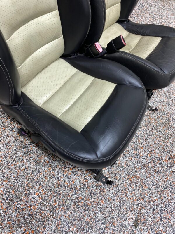 C6 Z06 OEM FRONT SEATS BLACK PARCHMENT COMBO - Image 6