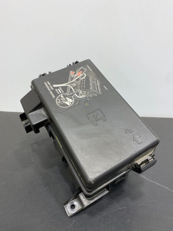 C6 OEM MAIN ENGINE BAY FUSE BOX ASSEMBLY - Image 8