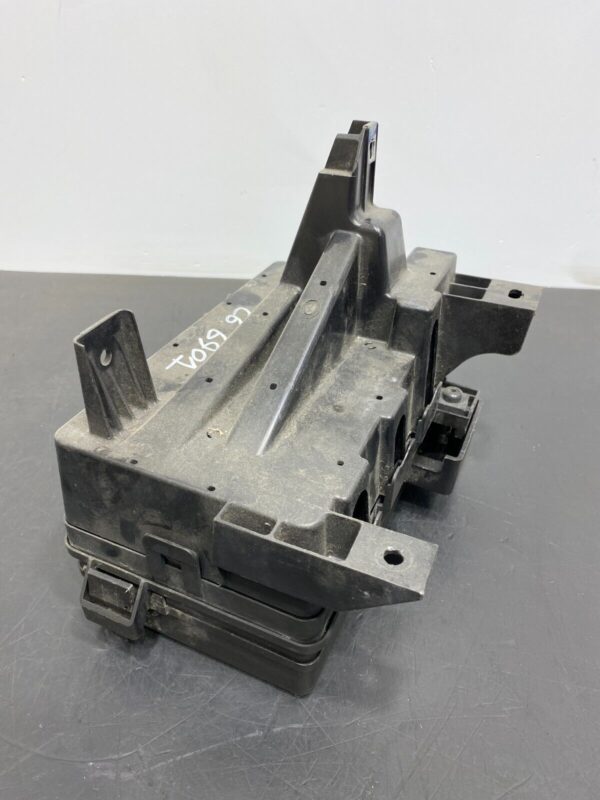 C6 OEM MAIN ENGINE BAY FUSE BOX ASSEMBLY - Image 5