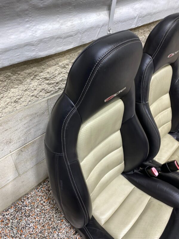 C6 Z06 OEM FRONT SEATS BLACK PARCHMENT COMBO - Image 9