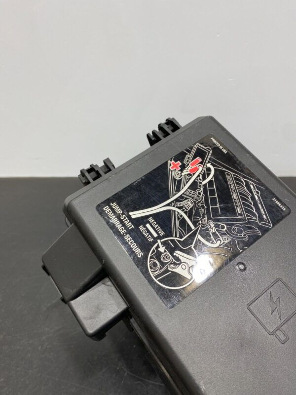 C6 GRANDSPORT OEM FUSE BOX ENGINE BAY FUSE BOX M/T COUPE  - Image 2