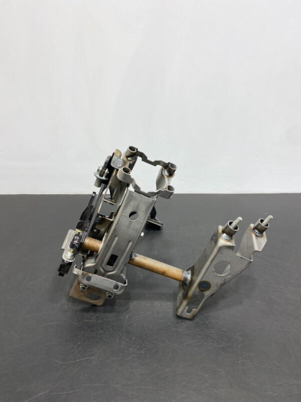 SUBARU BRZ OEM CLUTCH BRAKE PEDAL COMBO PEDALS  - Image 2