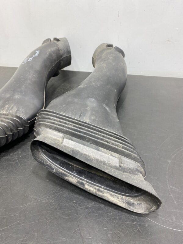 C5 Z06 FRON BRAKE DUCT PAIR DRIVER PASSENGER DUCTS  - Image 4