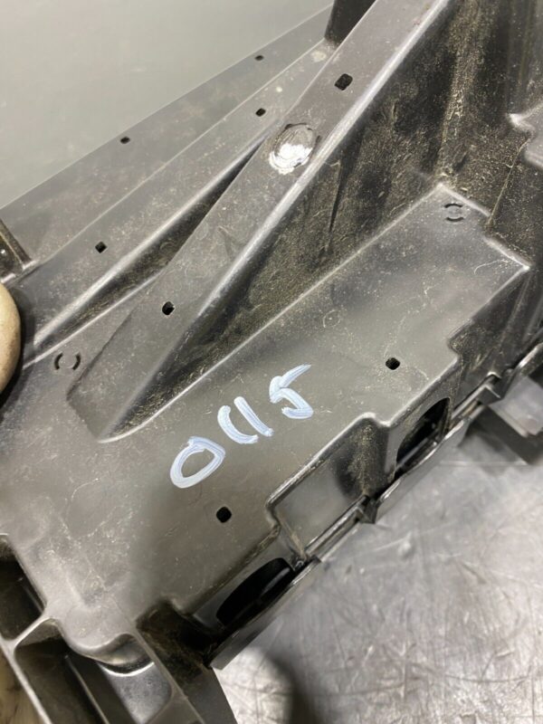 C6 OEM MAIN ENGINE BAY FUSE BOX ASSEMBLY WITH LID COMPLETE  - Image 6