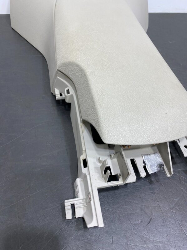 C6 OEM GREY CENTER CONSOLE ASSEMBLY WITH LID - Image 4