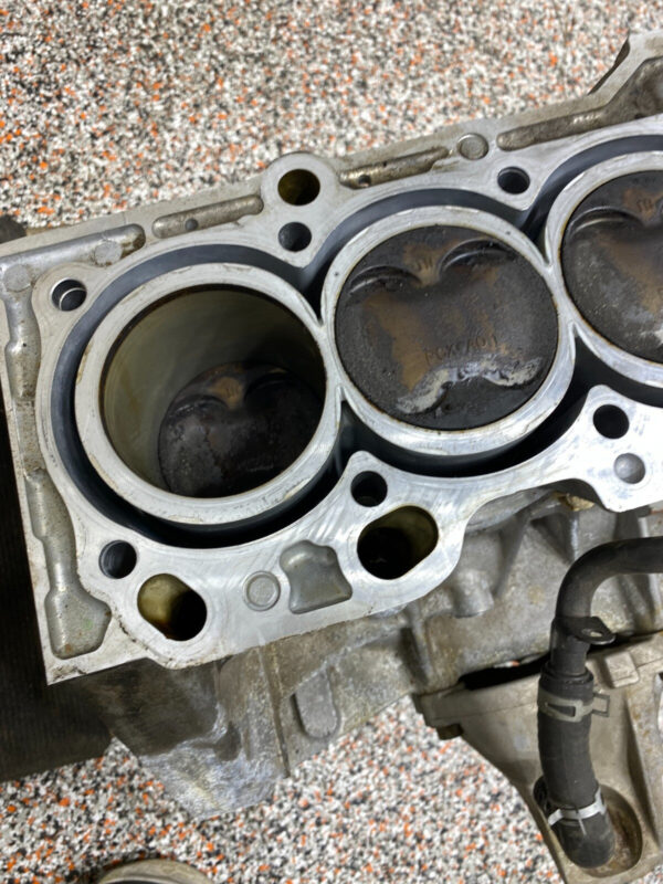 HONDA S2000 AP1 OEM F20C ENGINE SHORT BLOCK 2.0L USED 82K SCORED CYL 4 WALL - Image 9