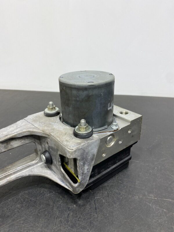 C6 GRANDSPORT OEM ABS UNIT MODULE ANTI LOCK BRAKE - Image 4
