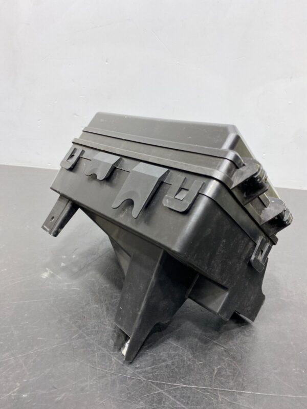 C6 OEM MAIN ENGINE BAY FUSE BOX ASSEMBLY WITH LID COMPLETE  - Image 5