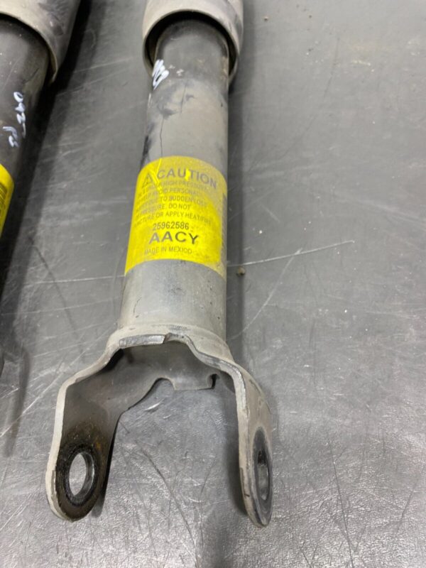 C6 GRANDSPORT OEM REAR STRUTS PAIR DRIVER PASSENGER STRUTS  - Image 6