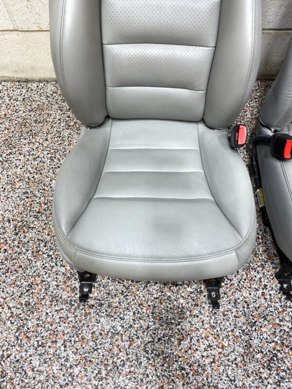 CORVETTE C6 OEM GREY LEATHER FRONT SEATS PAIR  - Image 4