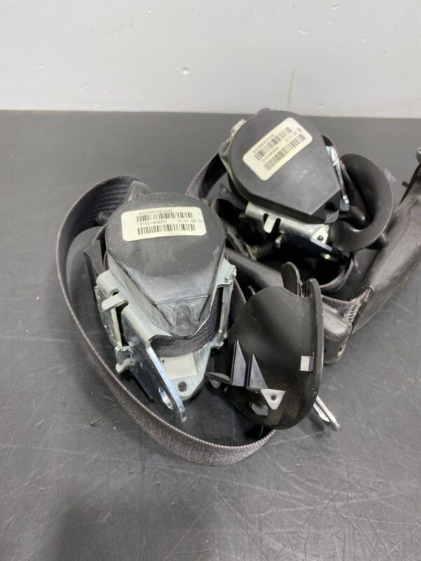 C6 Z06 OEM FRONT SEAT BELT PAIR DRIVER PASSENGER BLACK BELTS