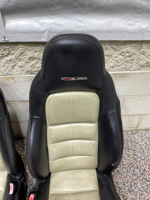 C6 Z06 OEM FRONT SEATS BLACK PARCHMENT COMBO - Image 3