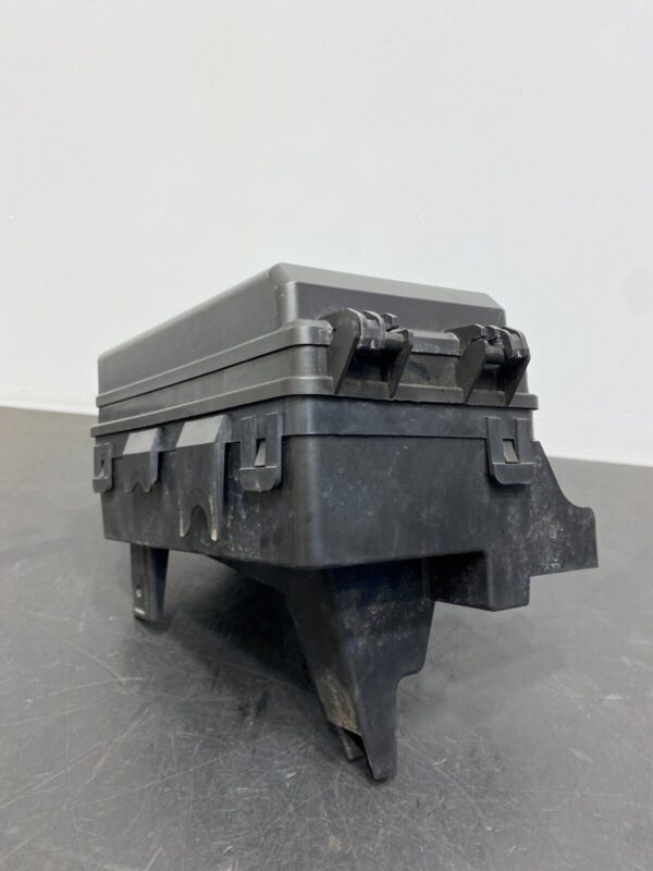 C6 GRANDSPORT OEM ENGINE BAY MAIN FUSE BOX ASSEMBLY  - Image 5