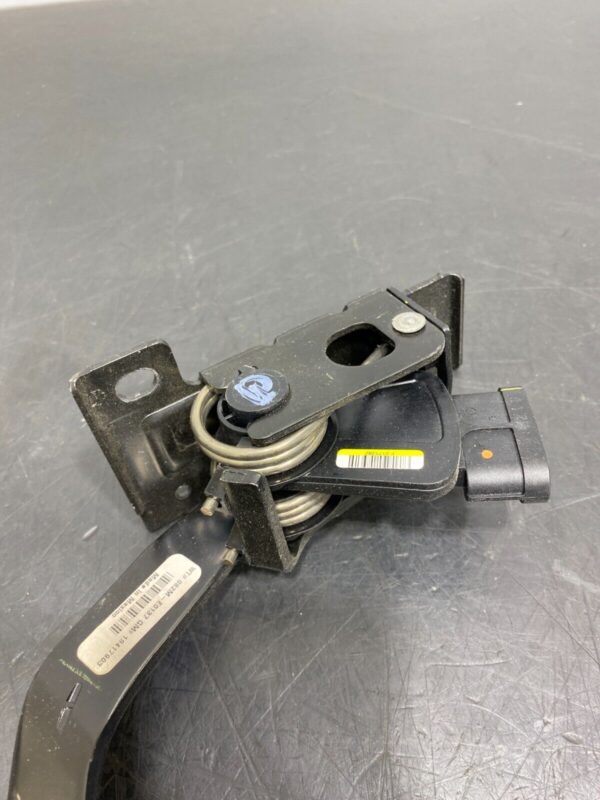 CORVETTE C6 OEM GAS ACCELERATOR PEDAL - Image 3