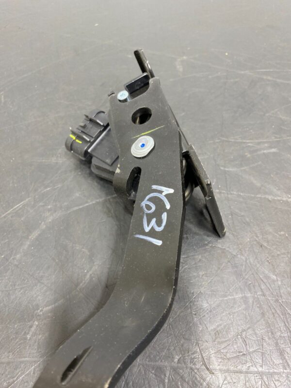 CORVETTE C6 OEM GAS ACCELERATOR PEDAL - Image 4
