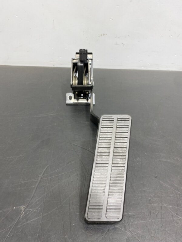 CORVETTE C6 OEM GAS ACCELERATOR PEDAL - Image 5
