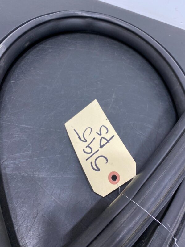 C5 Z06 OEM PASSENGER RH SEAL WINDOW RUBBER SEAL - Image 5