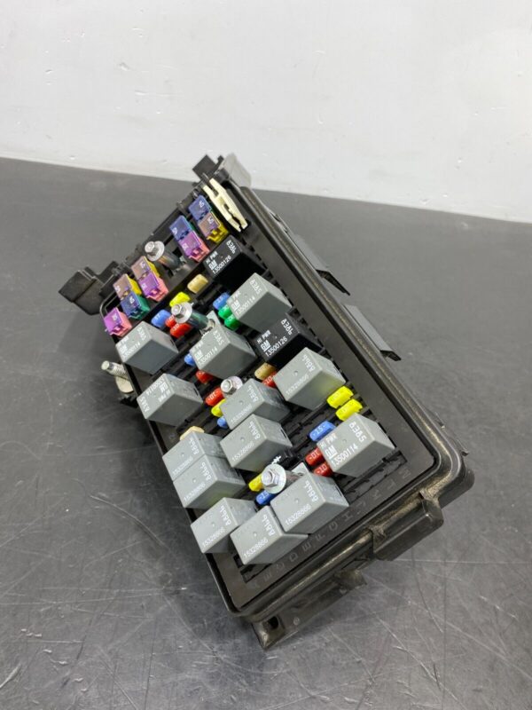C6 OEM MAIN ENGINE BAY FUSE BOX ASSEMBLY WITH LID COMPLETE 
