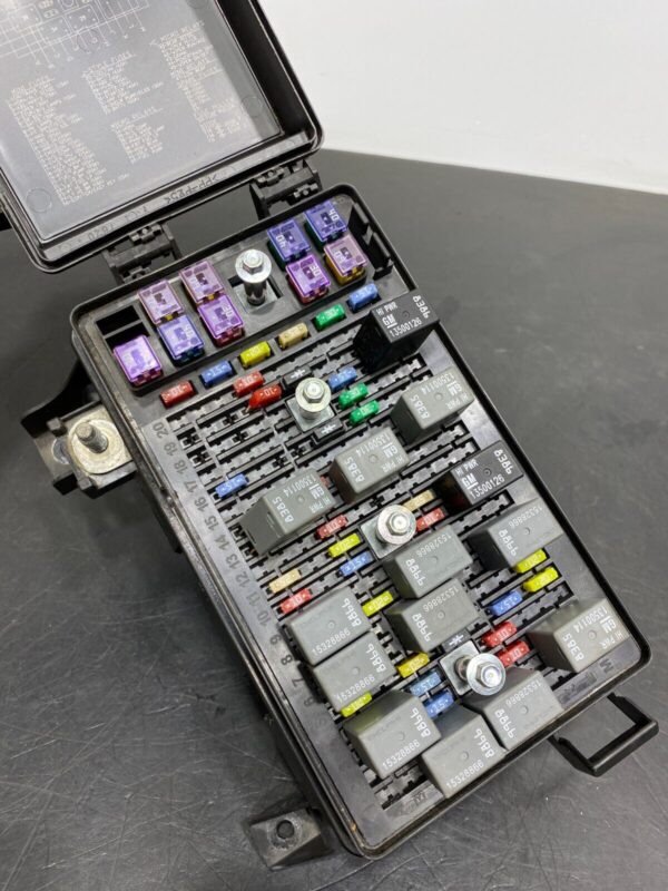 C6 GRANDSPORT OEM ENGINE BAY MAIN FUSE BOX ASSEMBLY 